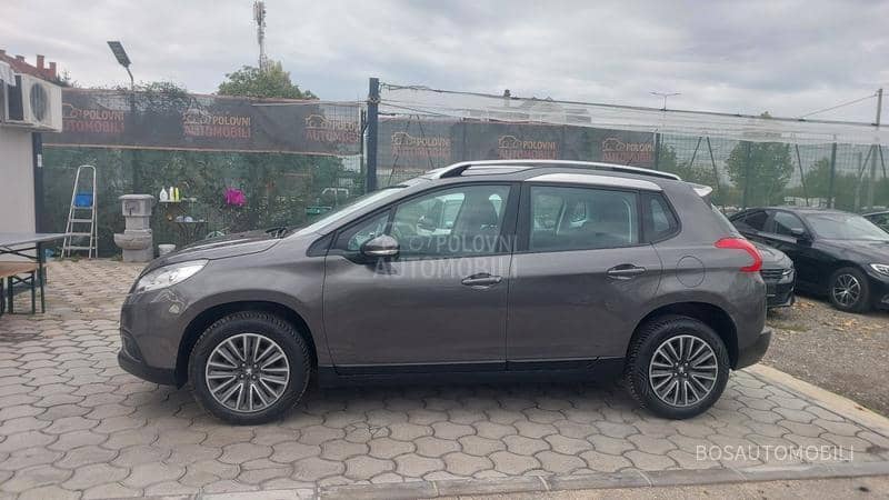 Peugeot 2008 1.2 i