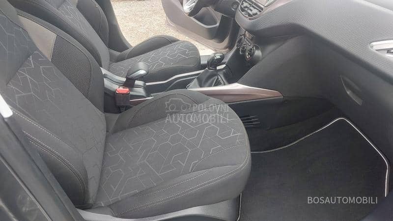 Peugeot 2008 1.2 i