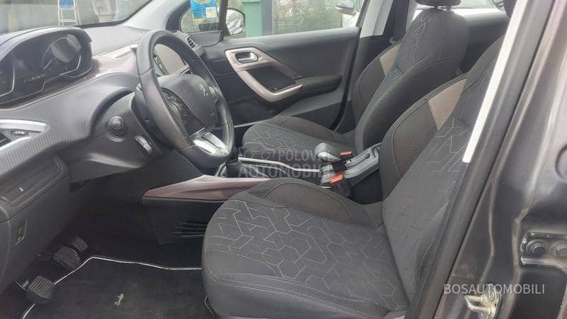 Peugeot 2008 1.2 i