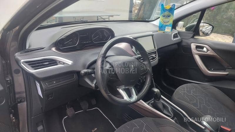 Peugeot 2008 1.2 i