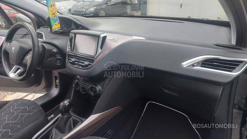Peugeot 2008 1.2 i