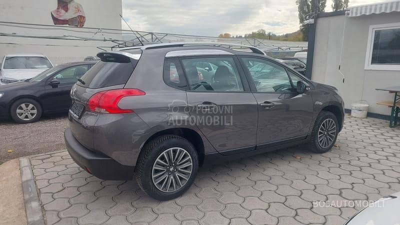 Peugeot 2008 1.2 i