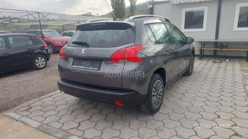 Peugeot 2008 1.2 i
