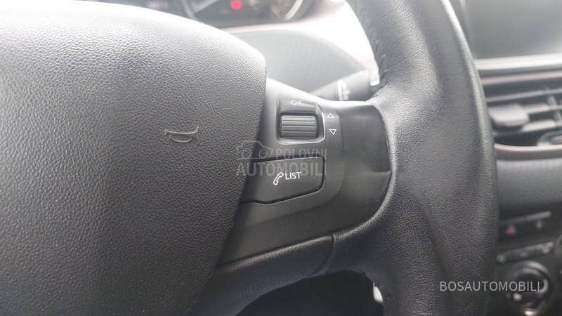 Peugeot 2008 1.2 i