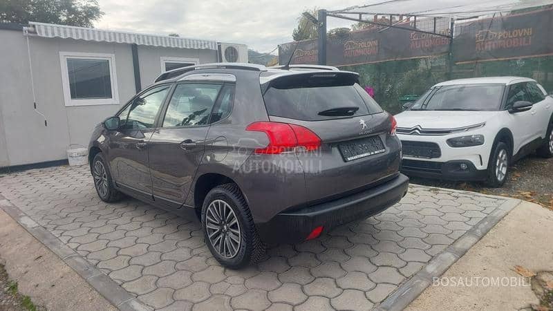 Peugeot 2008 1.2 i