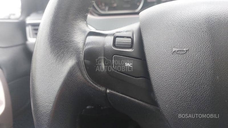 Peugeot 2008 1.2 i
