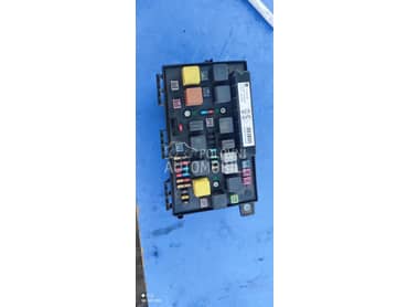 kutija osiguraca prednja za Opel Astra H