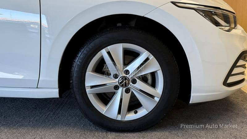 Volkswagen Golf 8 //1.5 TSI//PANO/NOV