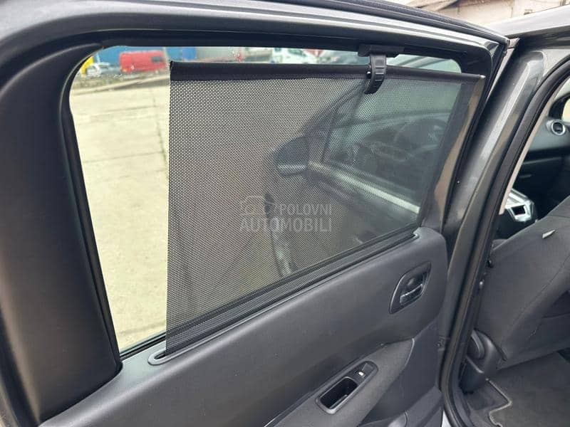 Peugeot 5008 1.6e-HDI A/T ACTIVE