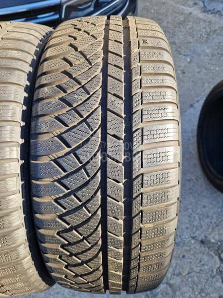 Kumho 225/45 R19 Zimska