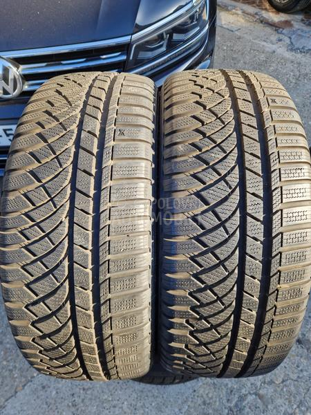 Kumho 225/45 R19 Zimska