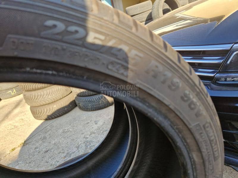 Kumho 225/45 R19 Zimska