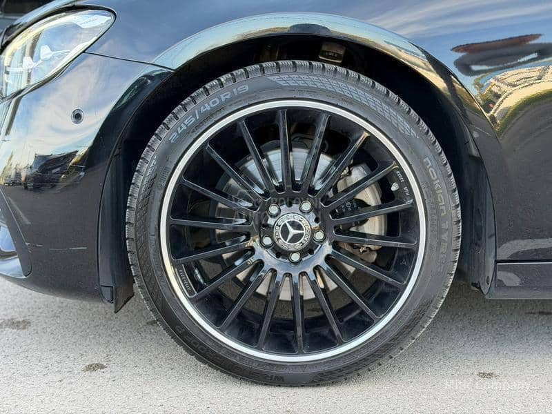 Mercedes Benz E 220 4 Matic 3 x AMG