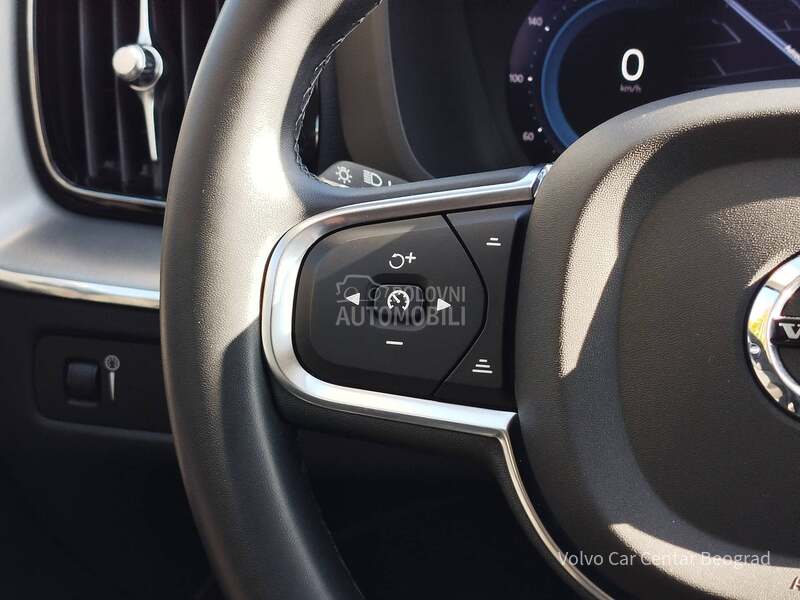 Volvo XC60 B4 MOMENTUM A/T