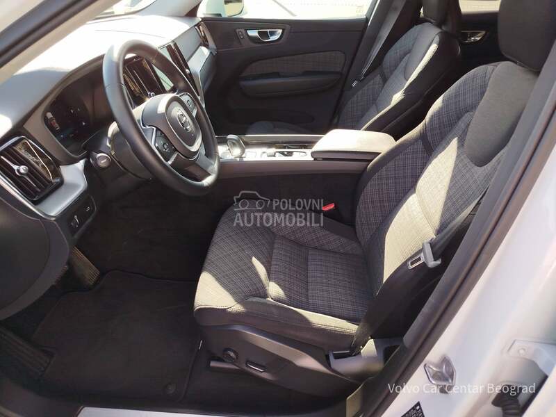 Volvo XC60 B4 MOMENTUM A/T