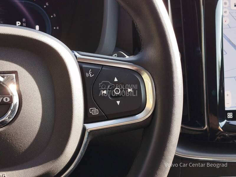 Volvo XC60 B4 MOMENTUM A/T