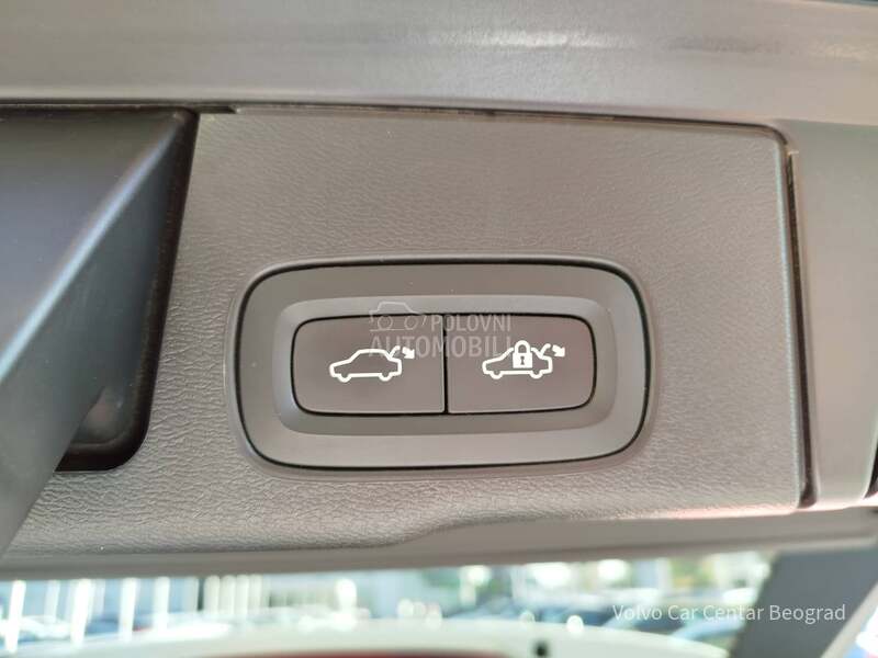 Volvo XC60 B4 MOMENTUM A/T