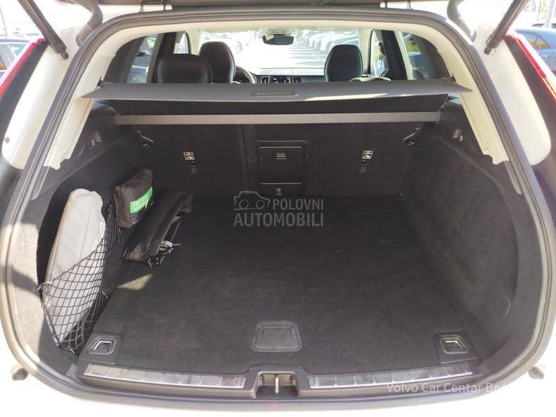 Volvo XC60 B4 MOMENTUM A/T