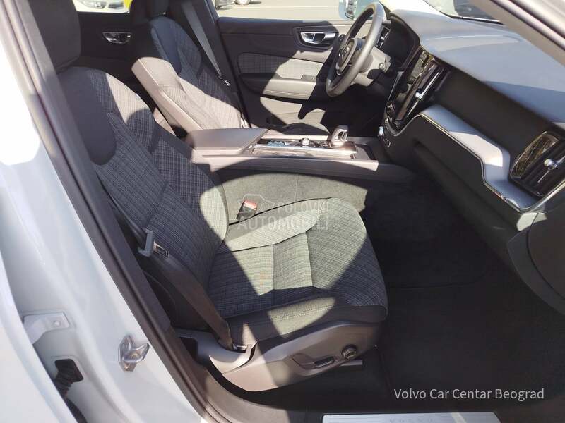 Volvo XC60 B4 MOMENTUM A/T