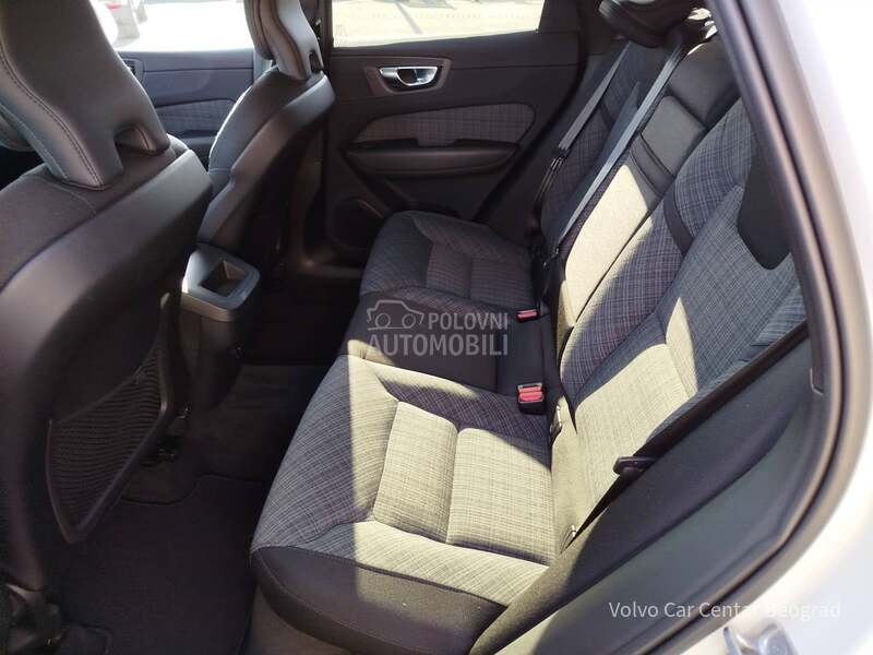 Volvo XC60 B4 MOMENTUM A/T