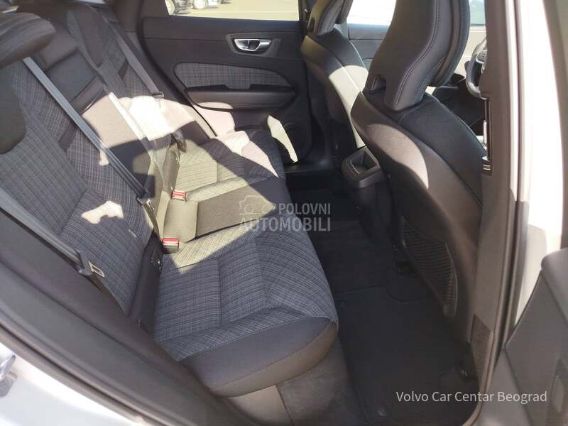 Volvo XC60 B4 MOMENTUM A/T