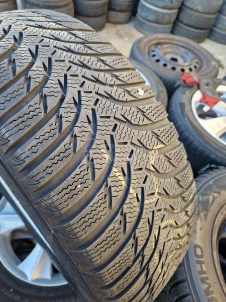 Kumho 235/60 R16 Zimska