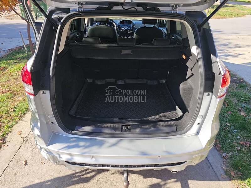 Ford Kuga 2.0Tdci TITANIUM NOV