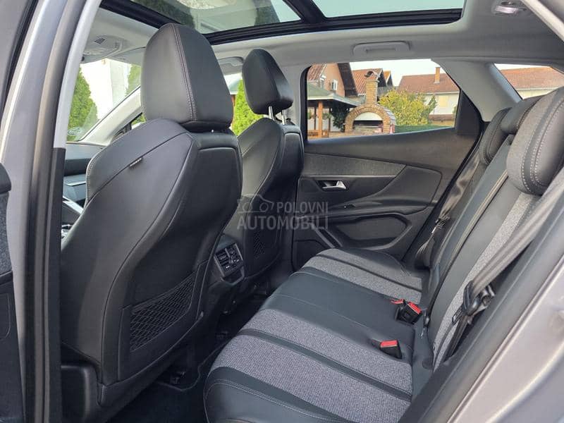 Peugeot 3008 1.5 ALLURE PANO
