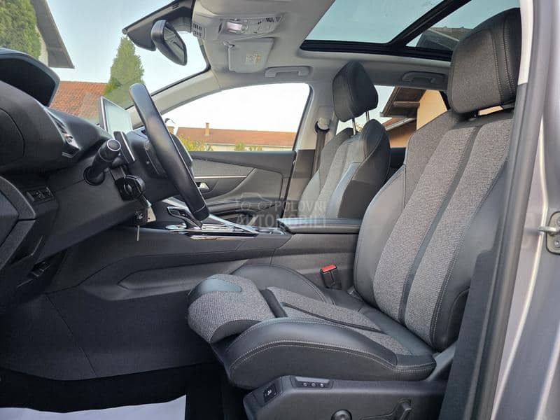 Peugeot 3008 1.5 ALLURE PANO