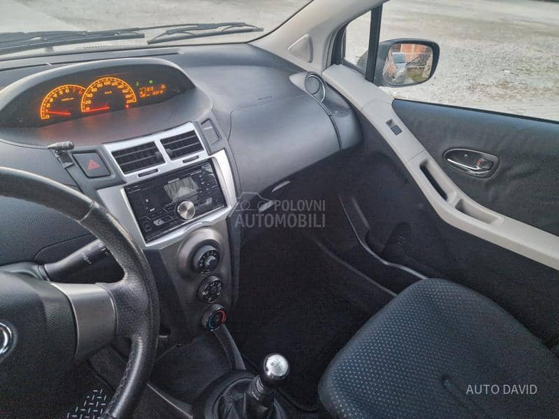 Toyota Yaris 1.3B SVAJCARSKA