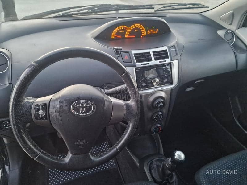 Toyota Yaris 1.3B SVAJCARSKA