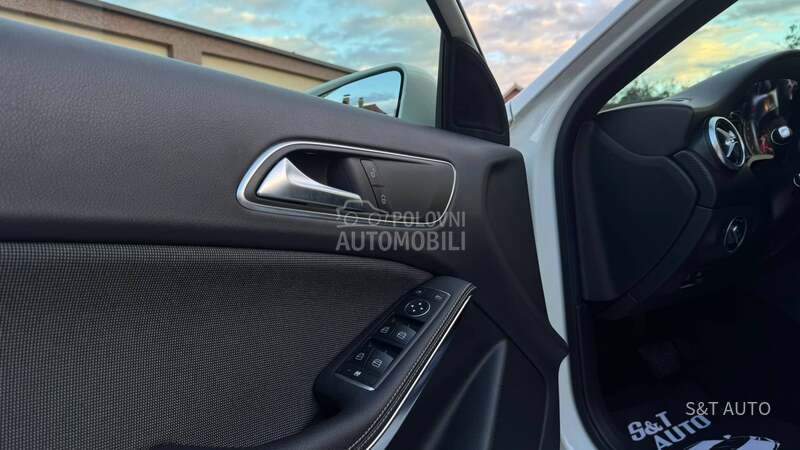 Mercedes Benz A 160 1.6/LED/PANO/NAV/FUL