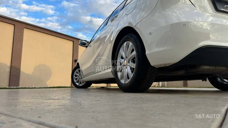 Mercedes Benz A 160 1.6/LED/PANO/NAV/FUL