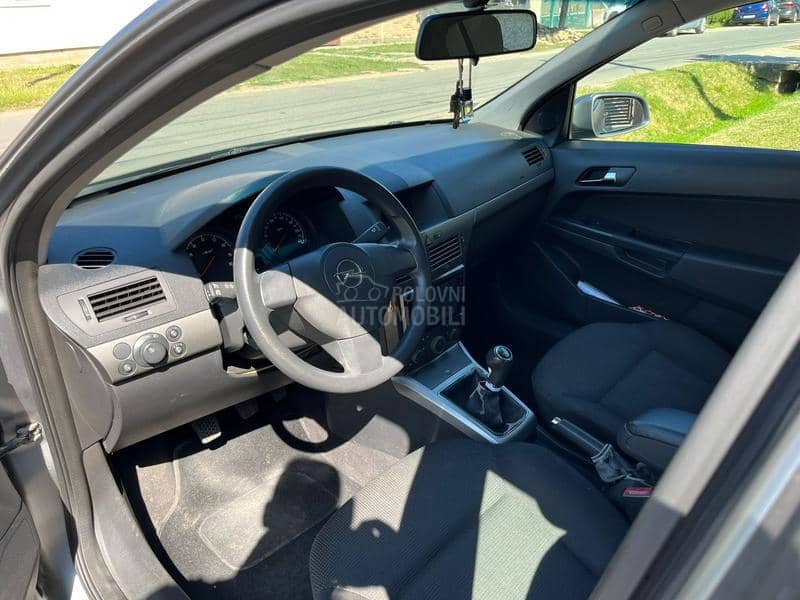 Opel Astra H 