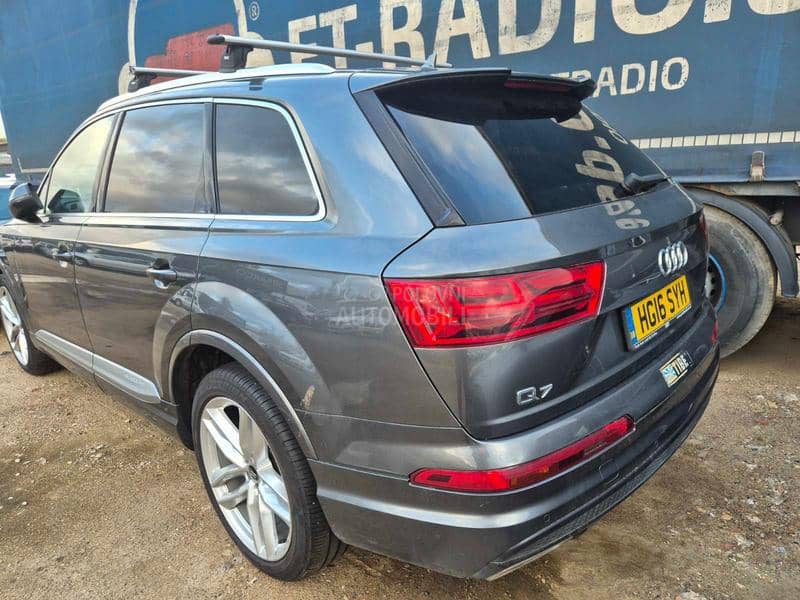 Audi Q7 -  kompletan auto u delovima