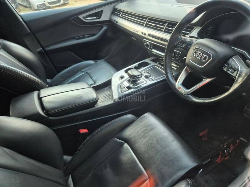 Audi Q7 -  kompletan auto u delovima