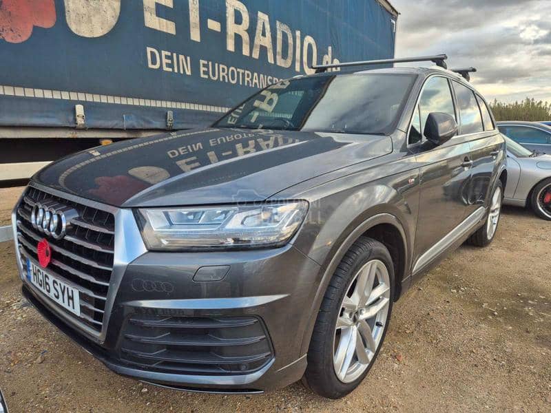 Audi Q7 -  kompletan auto u delovima