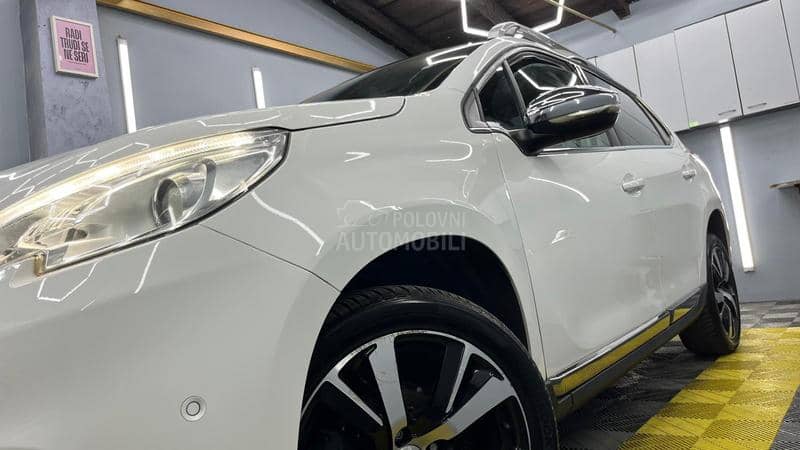 Peugeot 2008 ALLURE  PANO