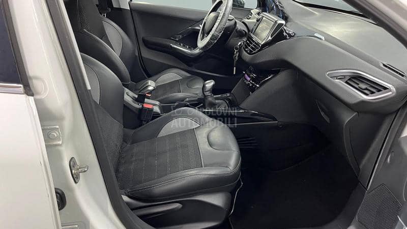 Peugeot 2008 ALLURE  PANO