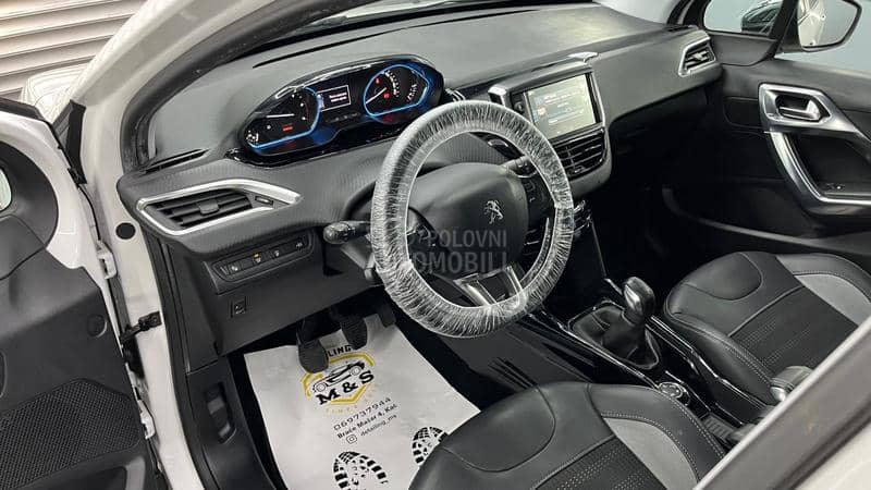 Peugeot 2008 ALLURE  PANO