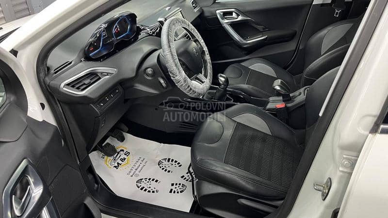 Peugeot 2008 ALLURE  PANO