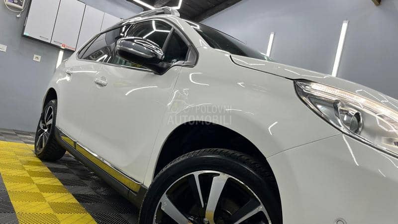 Peugeot 2008 ALLURE  PANO