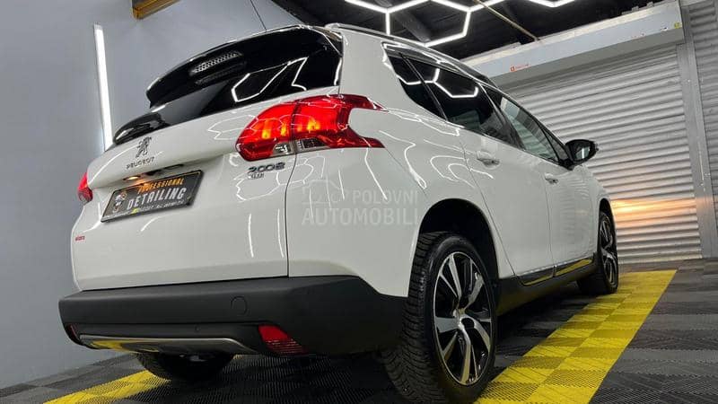 Peugeot 2008 ALLURE  PANO