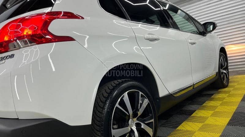 Peugeot 2008 ALLURE  PANO