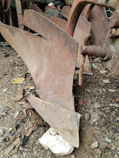 IMT Leskovački plugovi