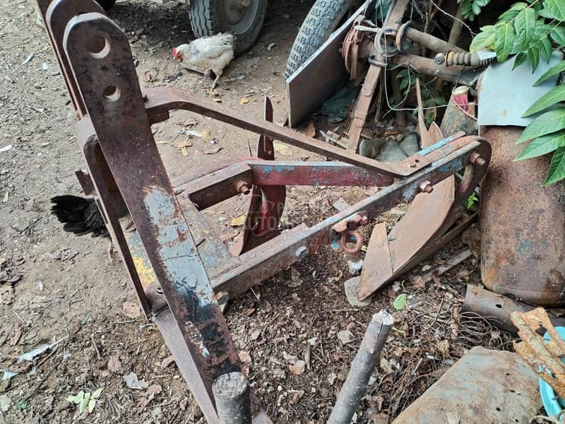 IMT Leskovački plugovi