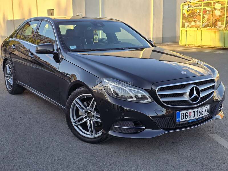 Mercedes Benz E 220 Izuzetno stanje