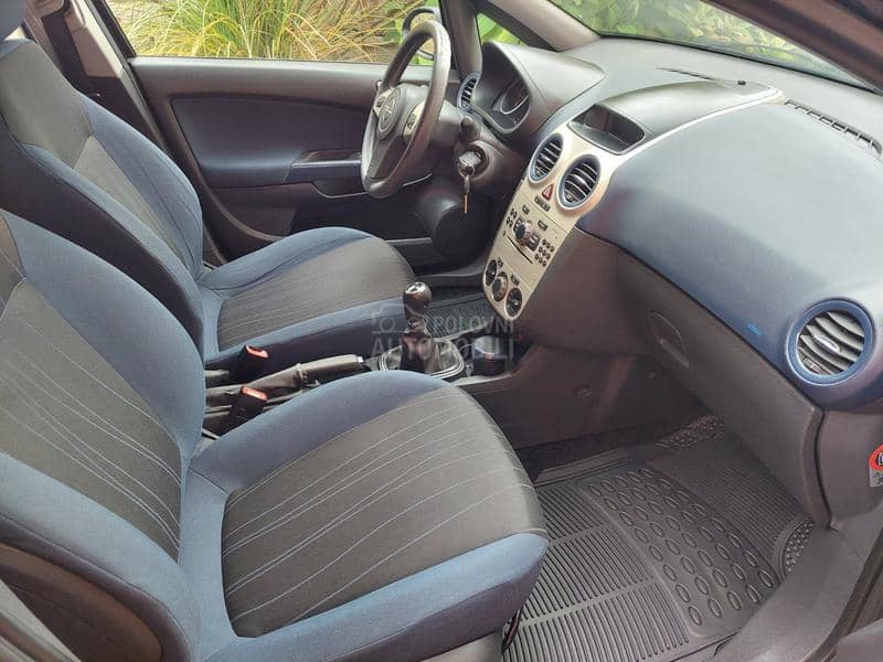 Opel Corsa D 1.4 16v 66k.w NOV