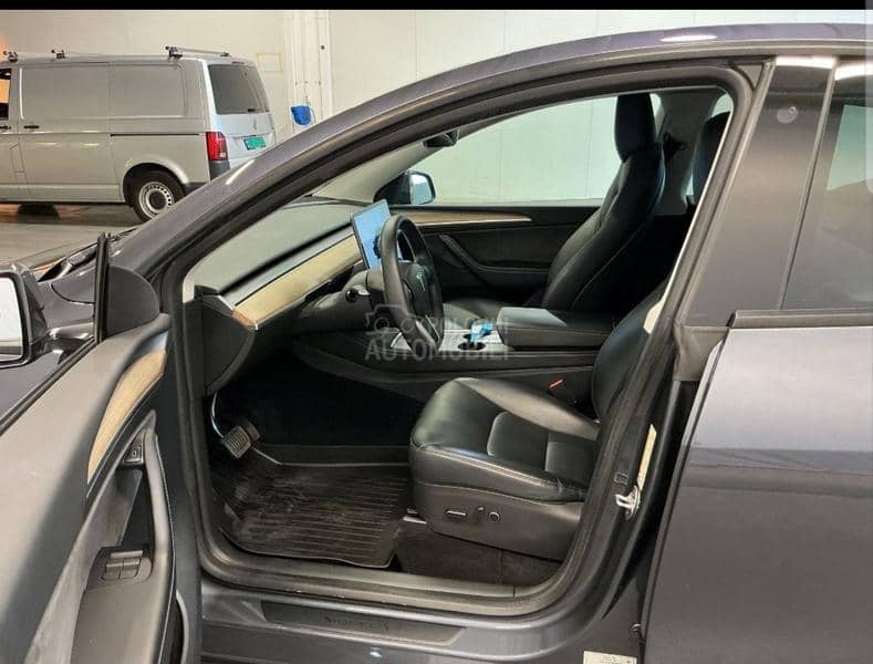 Tesla Model Y LongRangeDualmotor