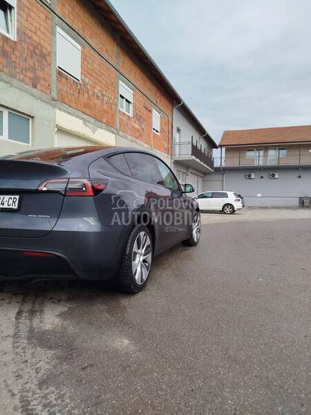 Tesla Model Y LongRangeDualmotor